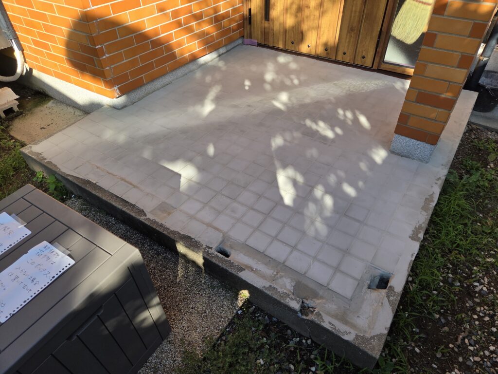 玄関タイル張替え前