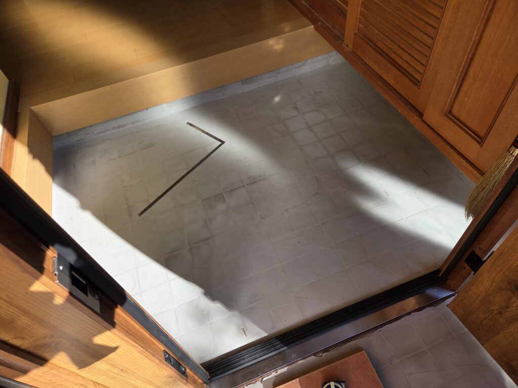 タイル下地の下地